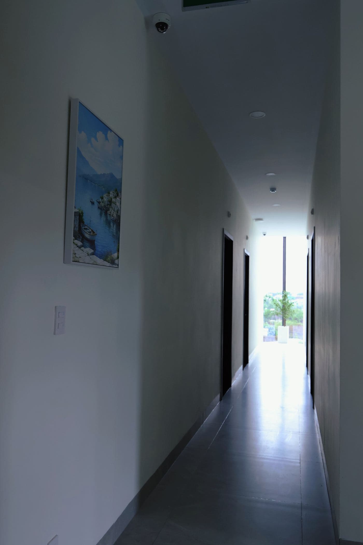 Không gian ăn uống ấm cúng tại Pine Hill Retreat Măng Đen