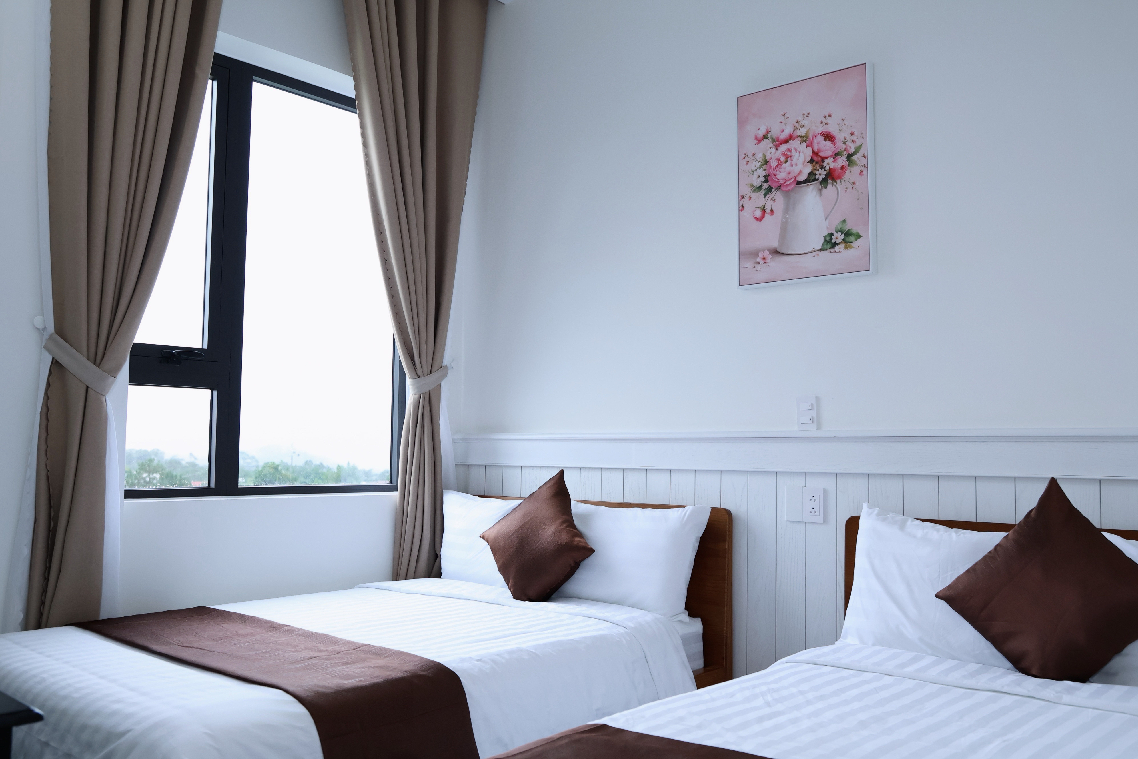 Twin View Room